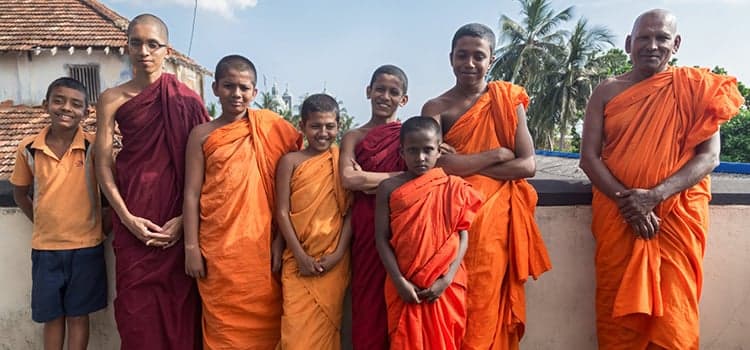 https://olanka-strapi-live-s3.s3.ap-southeast-1.amazonaws.com/Buddhist_temple_in_sri_lanka_9ad202a1dd.jpg